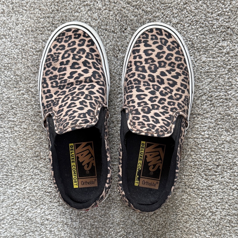 Vans Animal Print Slip-On Sneakers. Ortholite deluxe comfort. Size 6